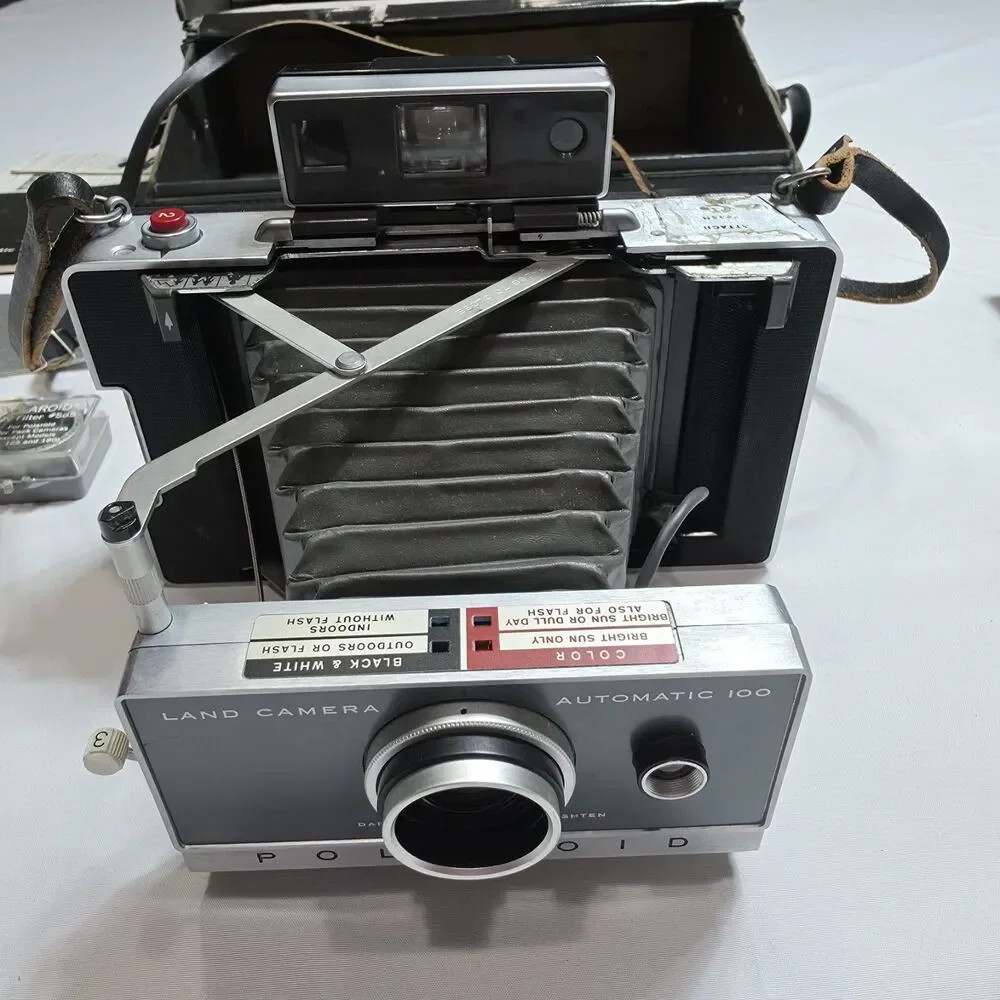 VTG Polaroid Land Camera 100 w/Case Flash Manual Photography Collectible Vintage